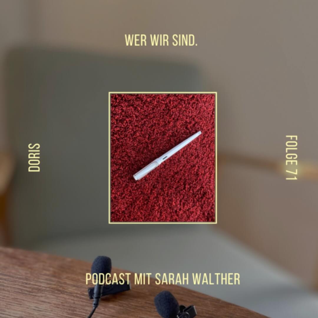 Podcast-Titelbild „Wer wir sind“ mit Doris Hönig im Gespräch mit Sarah Walther